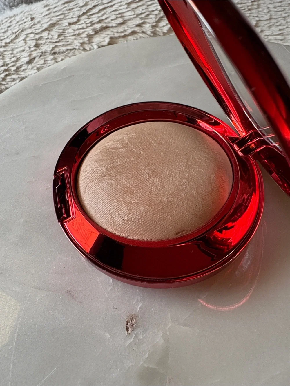 ONE/SIZE Boulce Silk Powder in LIGHT